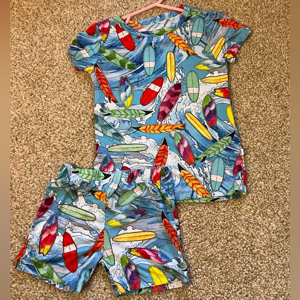 Posh Peanut 2 piece short sleeve/shorts set. EUC Size 18-24M